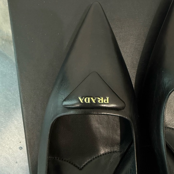 SOLD ❌❌❌ PRADA
Triangle Logo Leather Pumps
$1,200  sz 41 black - Picture 8 of 9